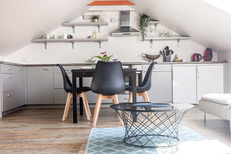 Kitchen or kitchenette, Dining area, pet friendly, stove
