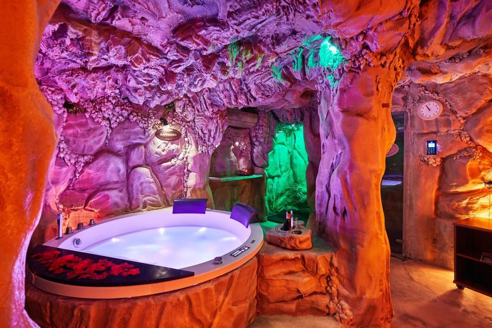 Hot Tub, Sauna, Steam room, Spa and wellness centre/facilities