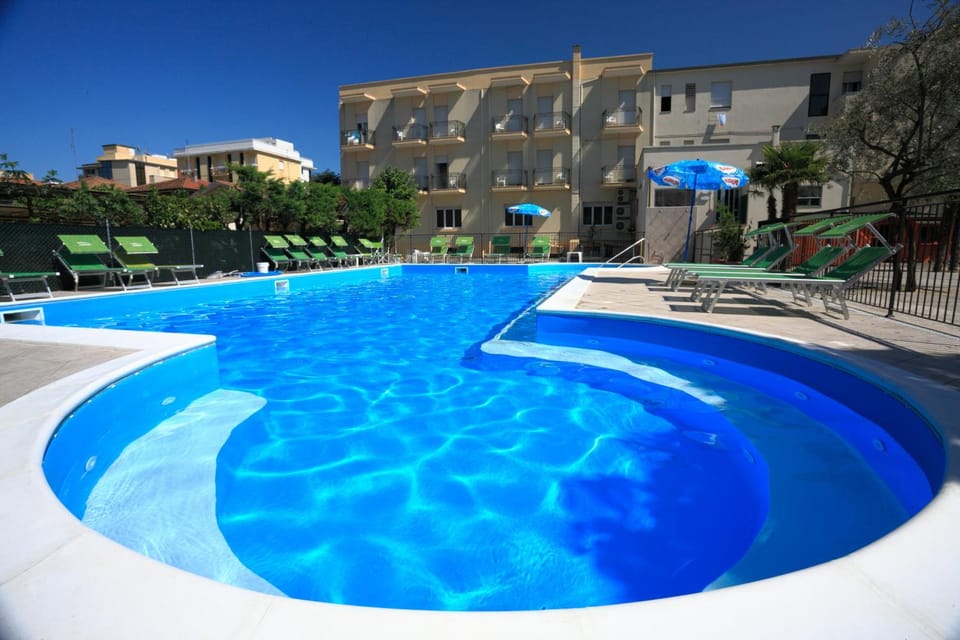Swimming pool, Swimming pool