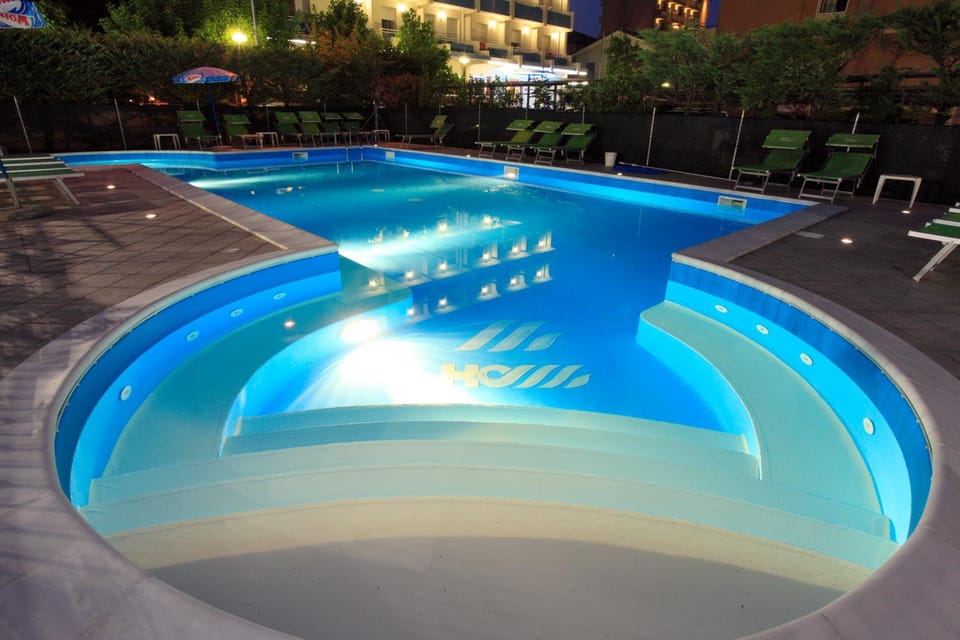 Swimming pool, Swimming pool