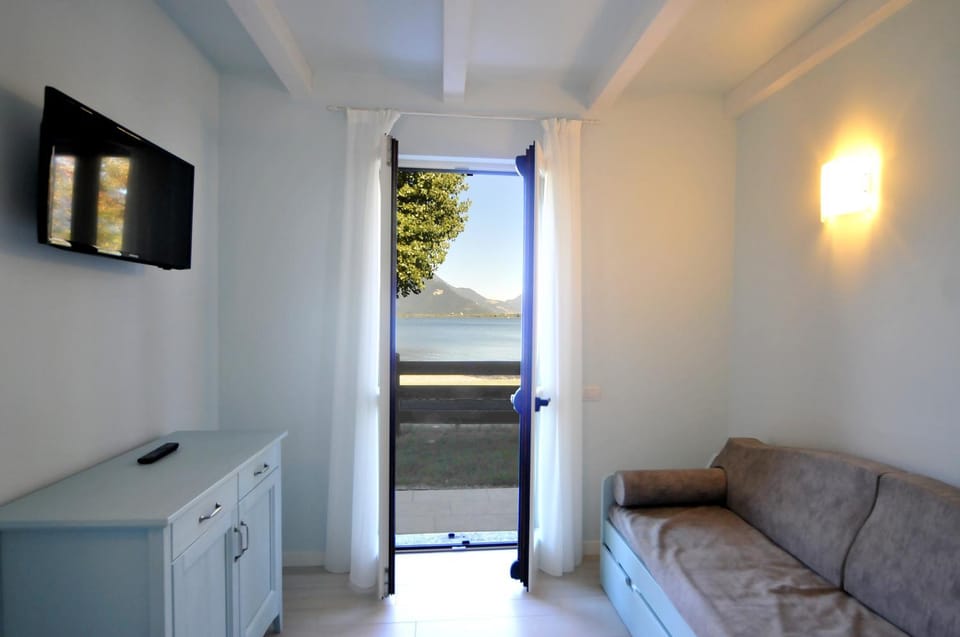 Day, Living room, Mountain view