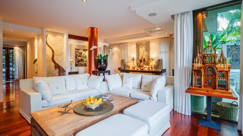 Villa in the Garden, Surin Beach with private spa. Villa in Choeng Thale