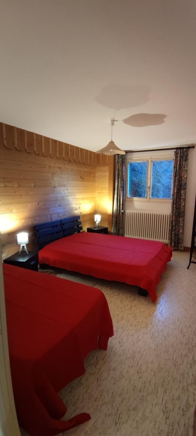 Gîte grande capacité au calme circuit Cascades du Hérisson House in Jura