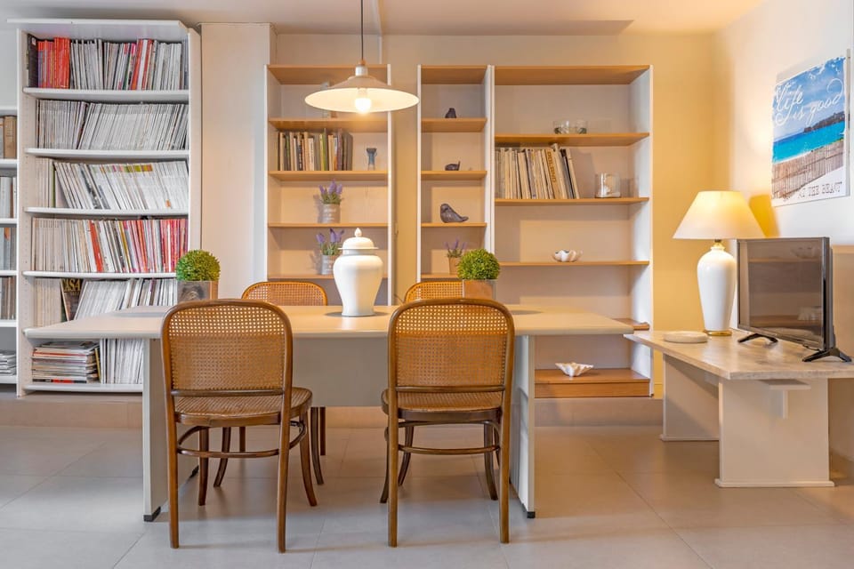 Library, TV and multimedia, Dining area