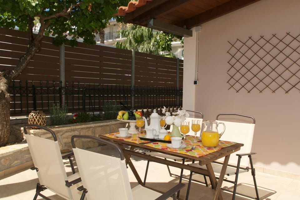 Patio, Dining area