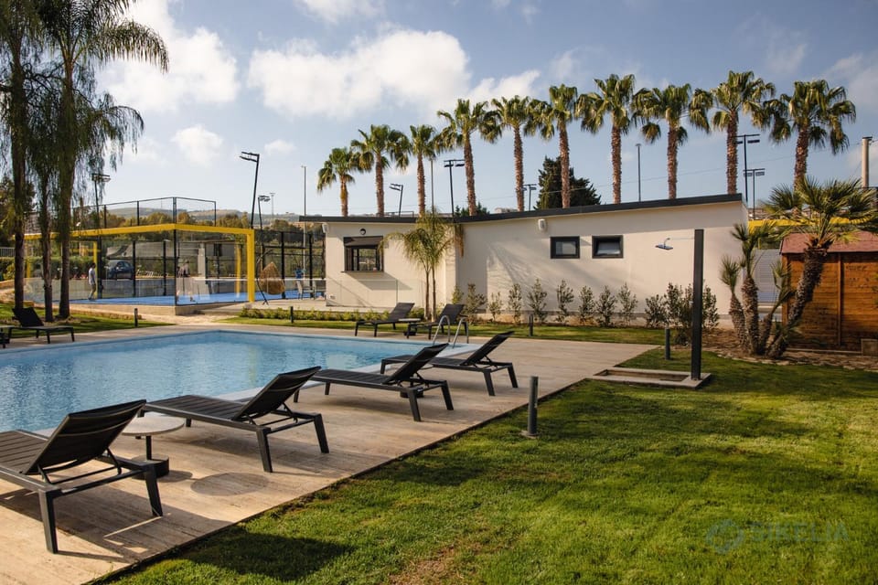 Property building, Spring, Day, Garden, Garden view, Pool view, Swimming pool, sunbed