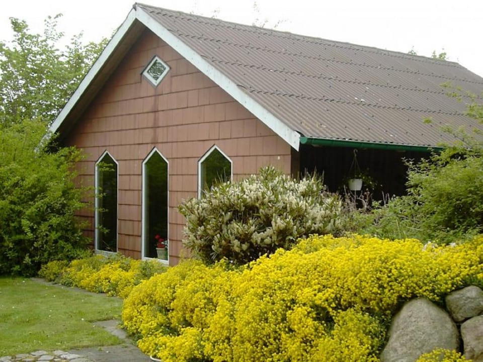 Property building, Facade/entrance, Garden