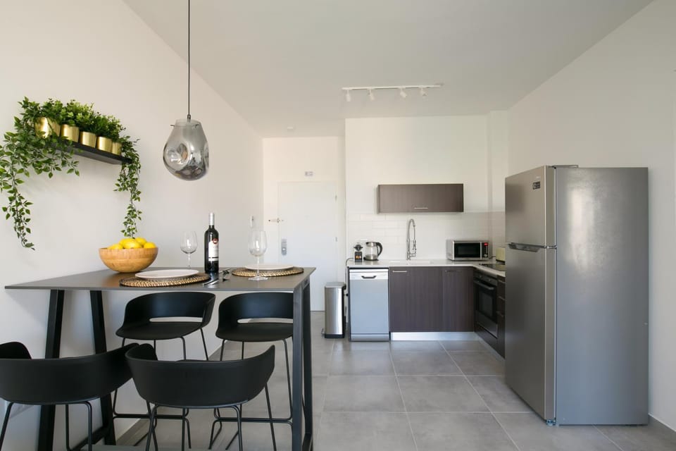 Design 2BDR in New Building Near Bograshov Beach Apartment in Tel Aviv-Yafo