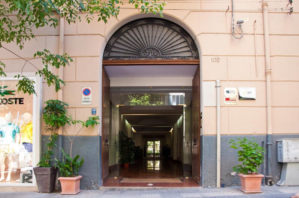 Facade/entrance