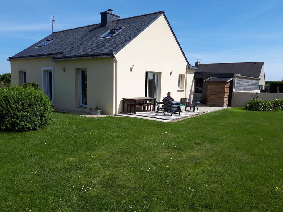 Property building, Garden, Balcony/Terrace