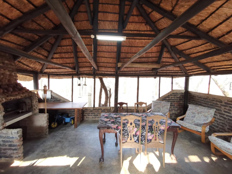 Seating area, Dining area, Entertainment