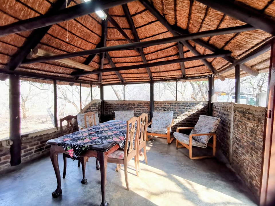 Seating area, Dining area, Entertainment