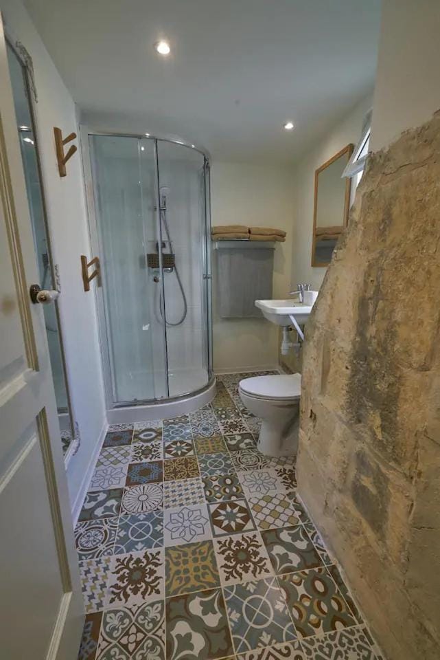 Shower, Toilet, Bathroom