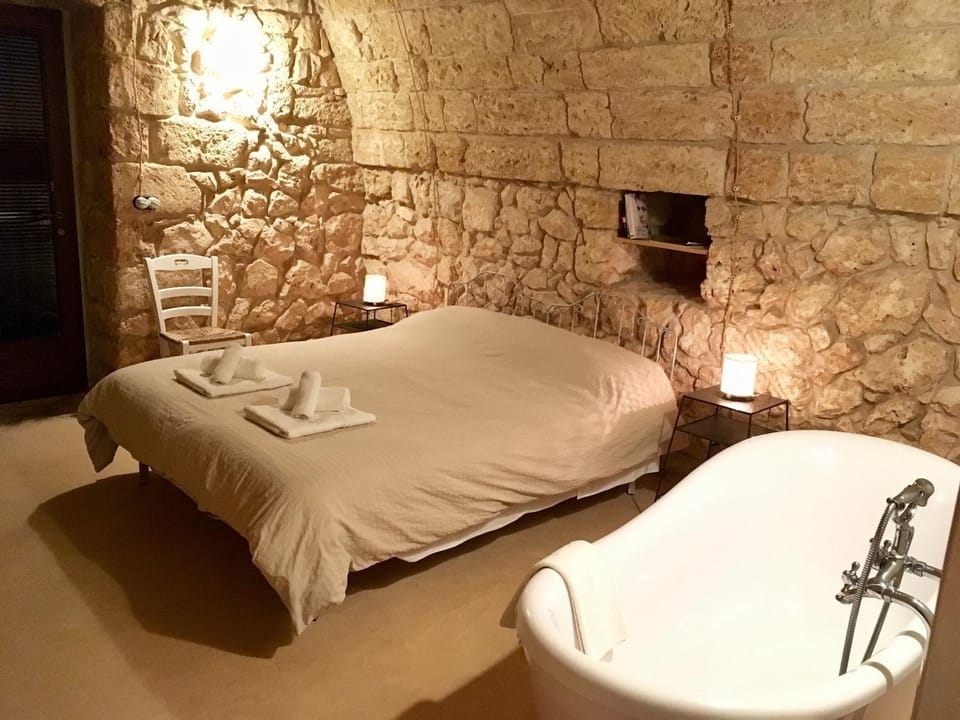 Bed, Photo of the whole room, Bedroom, Bath