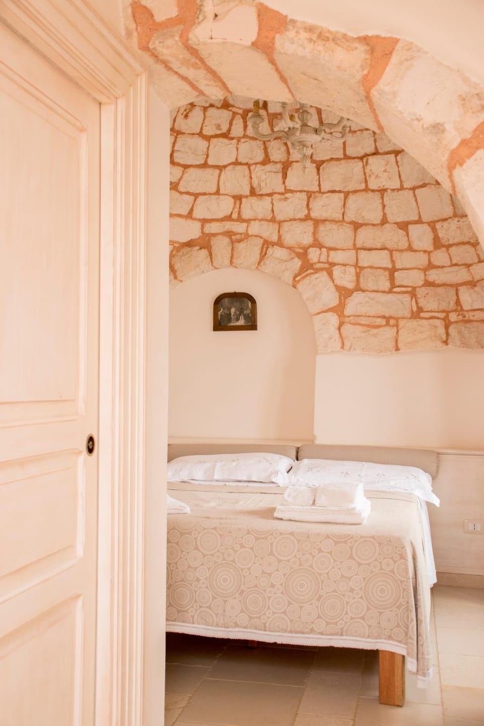 Bed, Photo of the whole room, Decorative detail, Bedroom