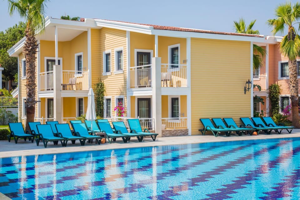 Property building, Swimming pool, Swimming pool