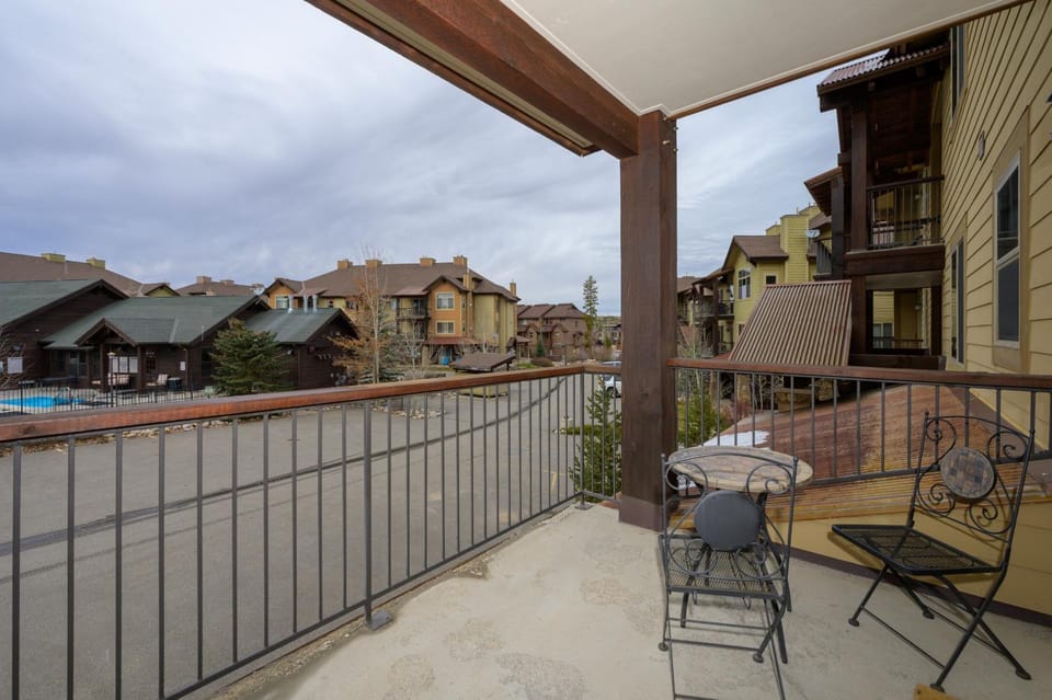 Day, Neighbourhood, Balcony/Terrace, Seating area