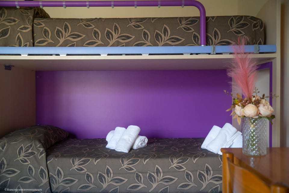 Bed, Bedroom, bunk bed