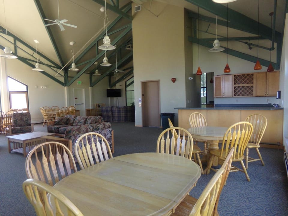 Seating area, Dining area