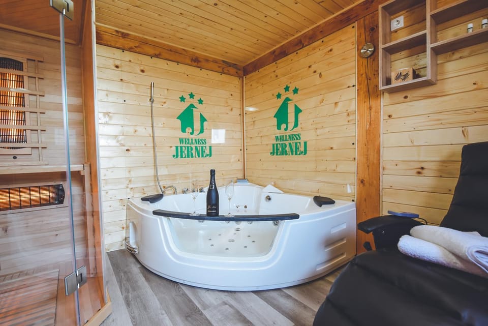 Hot Tub, Spa and wellness centre/facilities