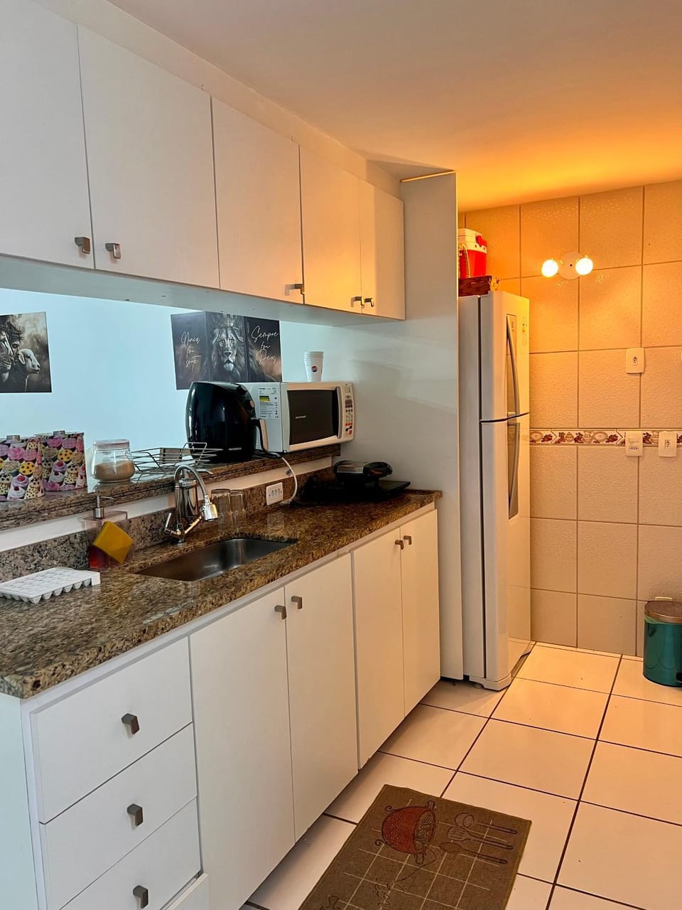 Kitchen or kitchenette, minibar, oven, stove