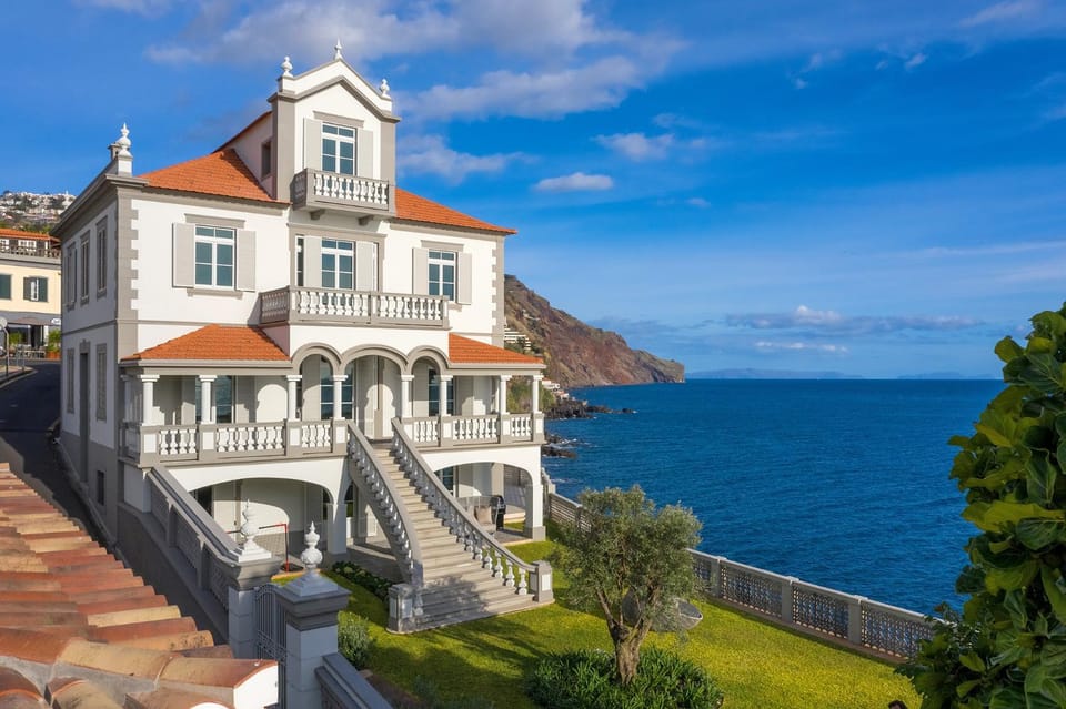 Facade/entrance, Sea view