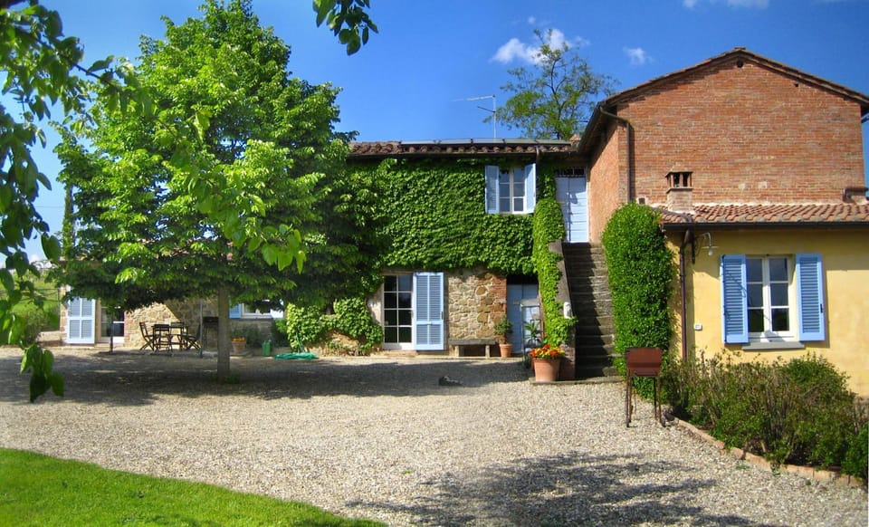 Property building, Facade/entrance, Garden, Garden view, Garden view, Inner courtyard view