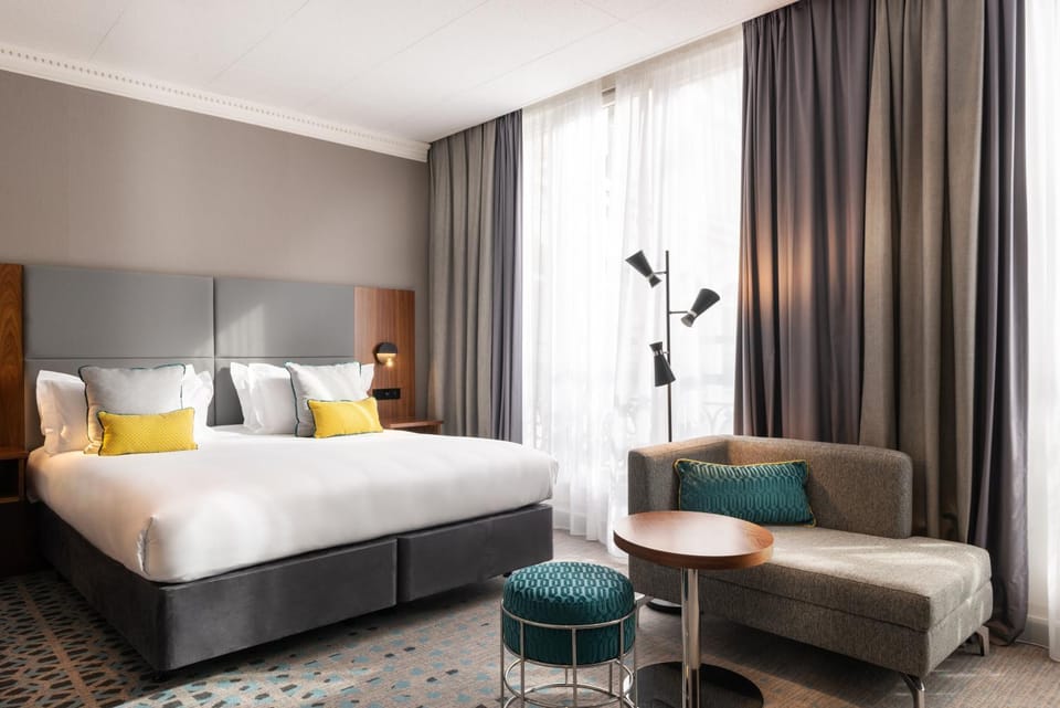 Bed, Photo of the whole room, Seating area, Guests