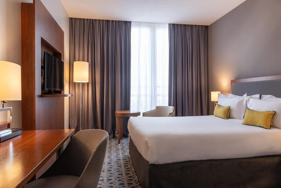Bed, Photo of the whole room, Bedroom, air conditioner