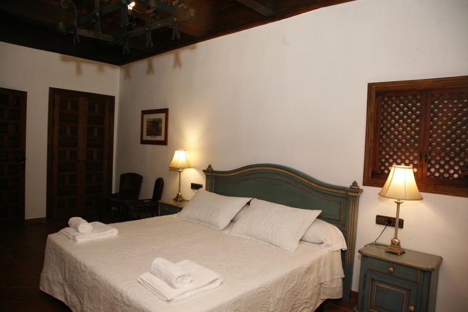 Bed, Photo of the whole room, wardrobe