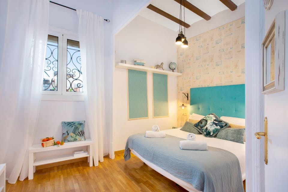 Bed, Photo of the whole room, Bedroom