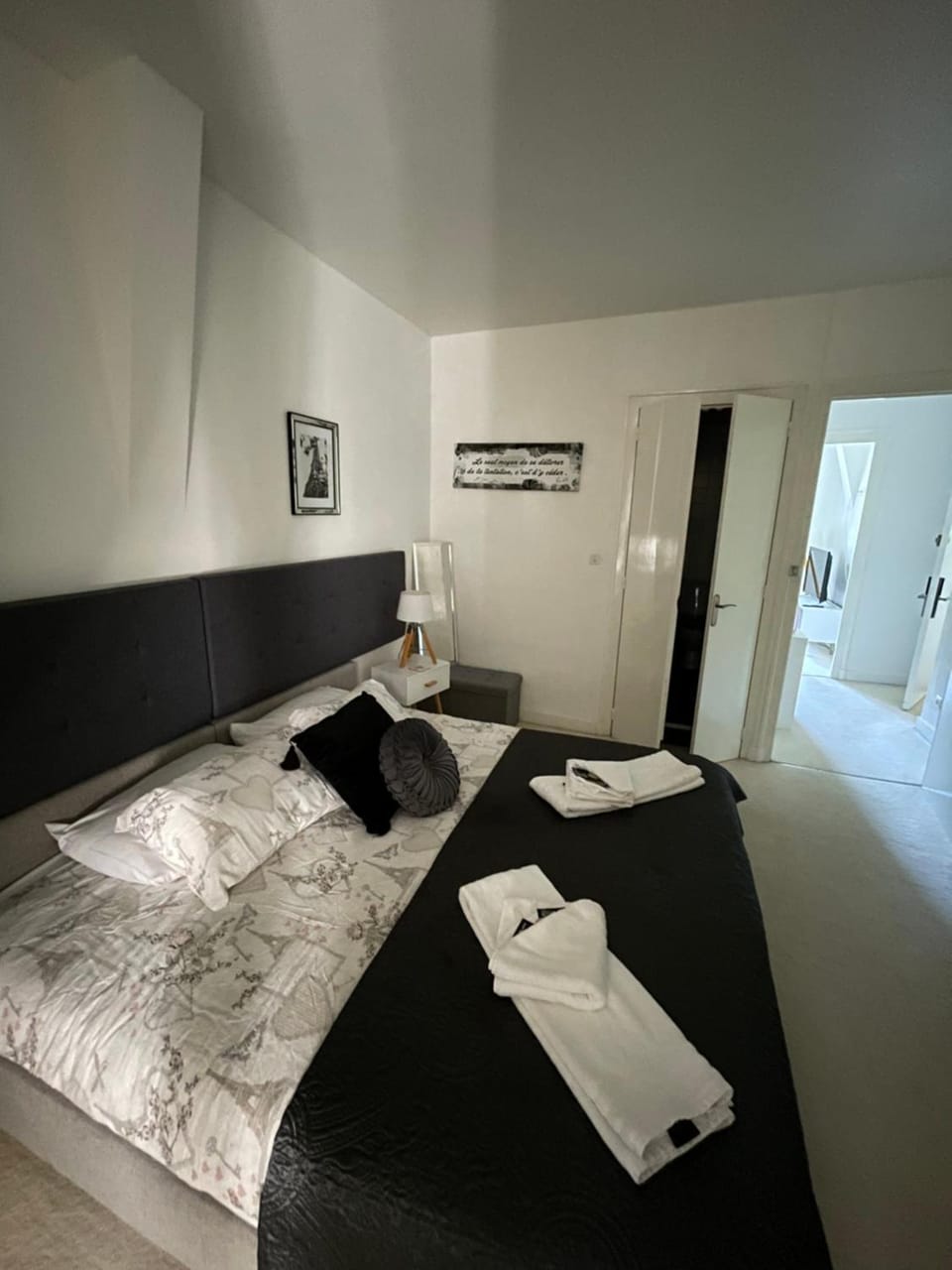 Vue du Chateau Gite Studio Bed and Breakfast in Nouvelle-Aquitaine
