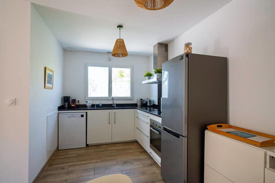Kitchen or kitchenette, dishwasher, oven, pet friendly, stove