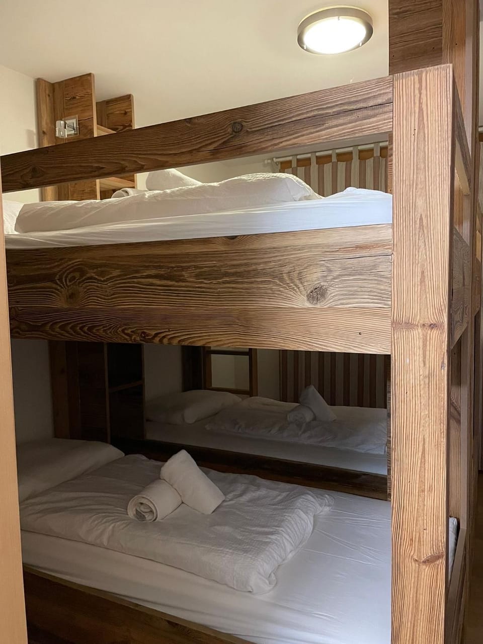 Bedroom, bunk bed