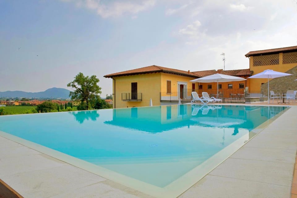 Property building, Day, Swimming pool, Swimming pool