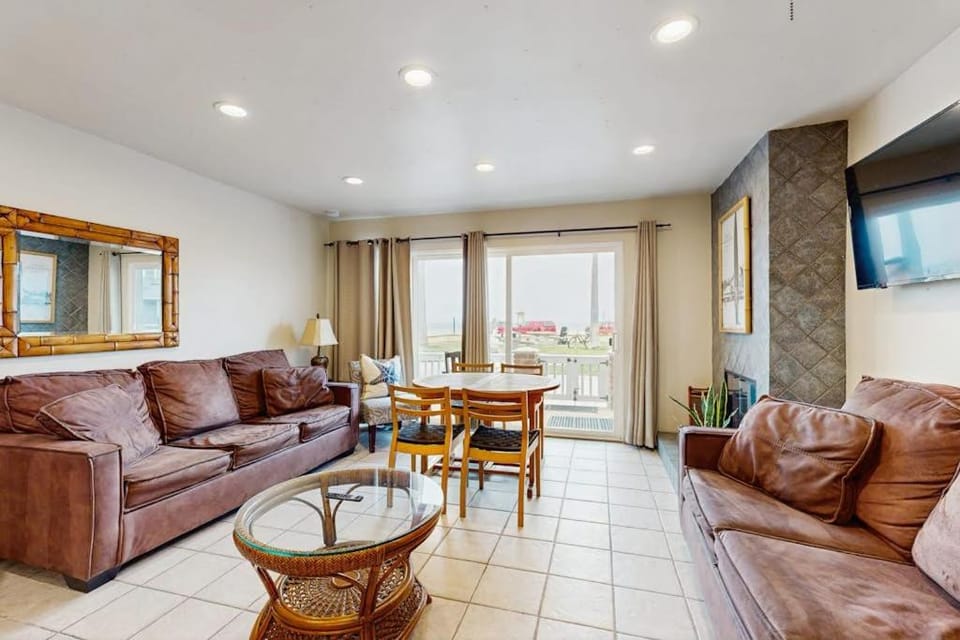 Newport Vacation Memories -Downstairs House in Balboa Peninsula