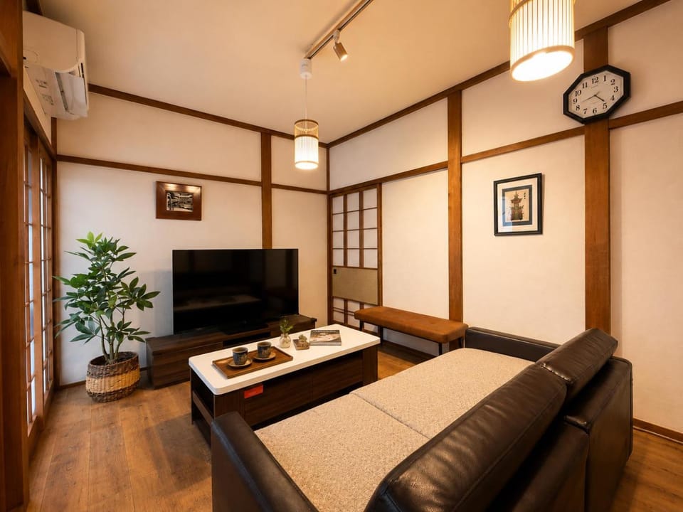 Living room, Photo of the whole room, furniture, internet, air conditioner