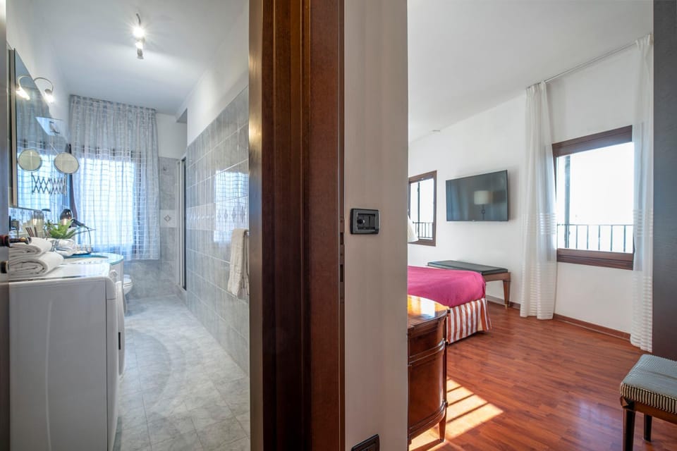Bathroom, TV and multimedia, View (from property/room), Bedroom, heating, towels, washing machine