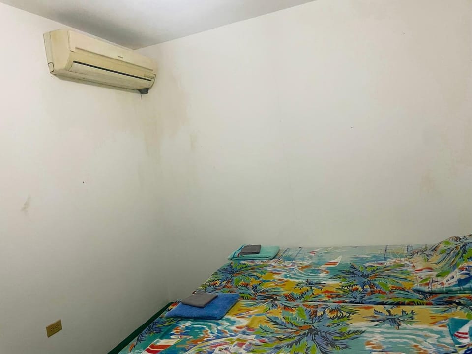 Bed, Photo of the whole room, air conditioner