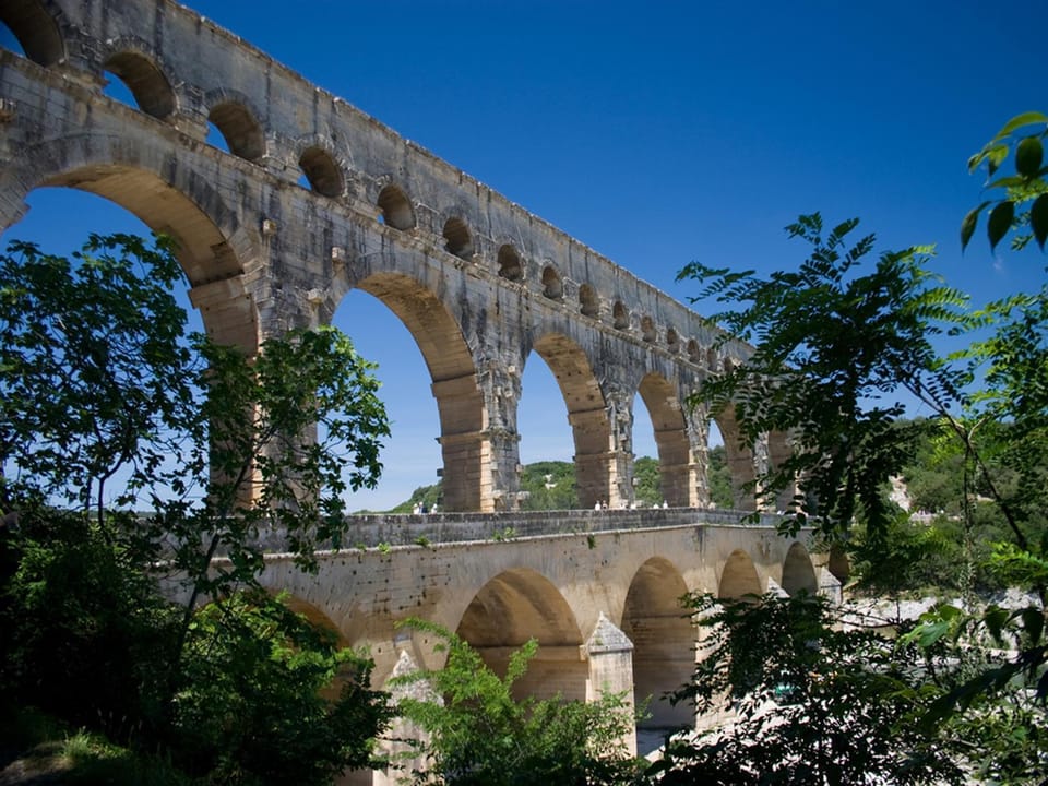 Nearby landmark, Day, Neighbourhood, Natural landscape