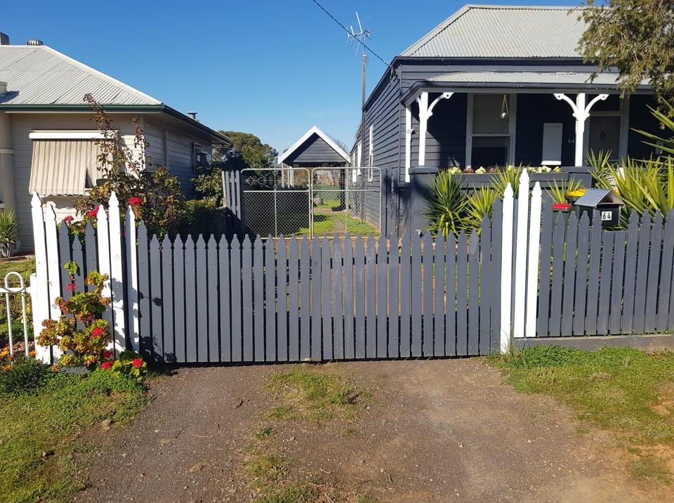 Welcome Stranger Cottage House in Victoria