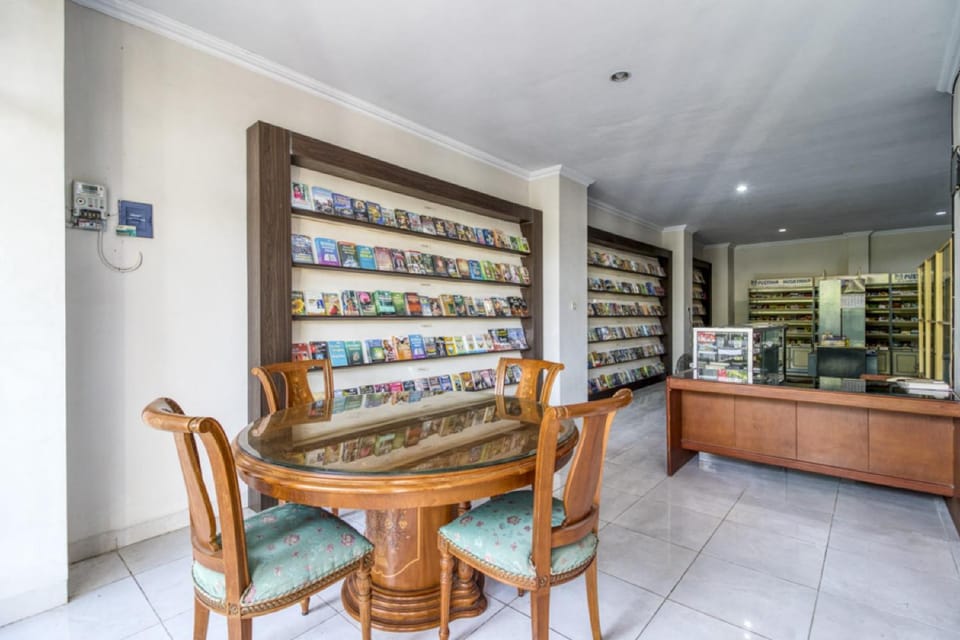 Library, On-site shops