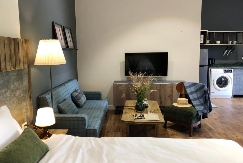 TV and multimedia, Living room, room service