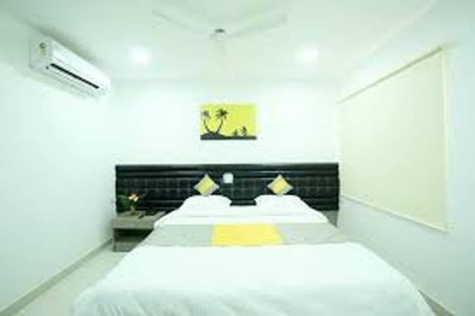 Cosy Room With Private Bath And Work Desk Bed and Breakfast in Hyderabad