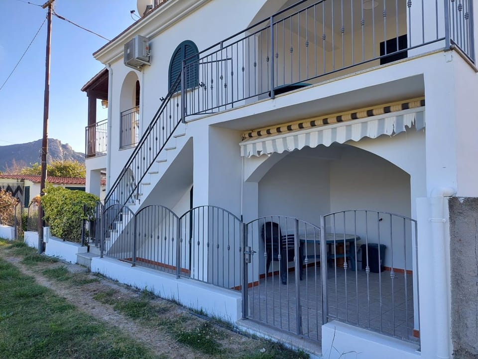 Property building, Balcony/Terrace, Balcony/Terrace