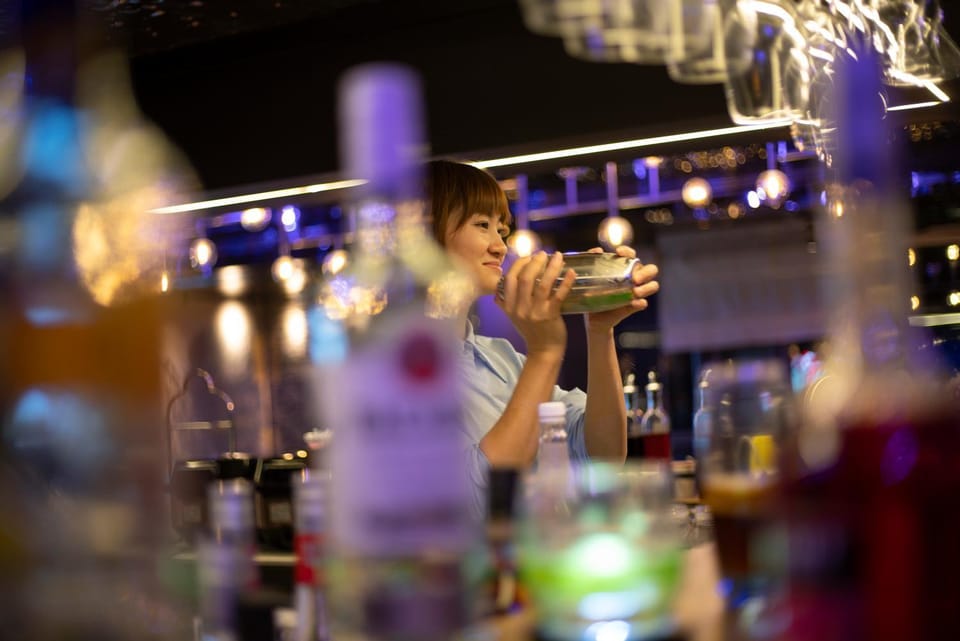 Lounge or bar, Guests