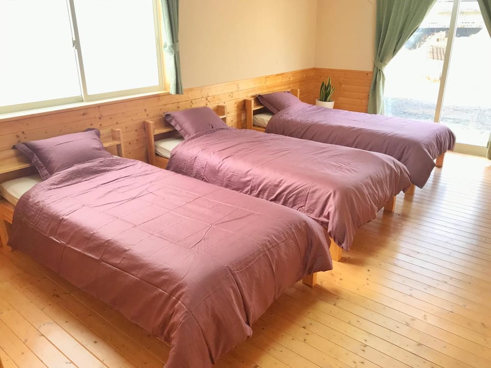 HIBARI GUESTHOUSE Bed and Breakfast in Sendai