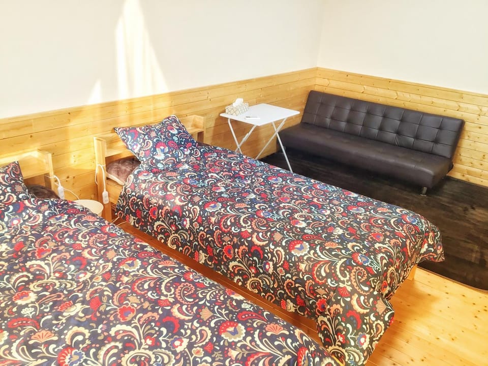 HIBARI GUESTHOUSE Bed and Breakfast in Sendai