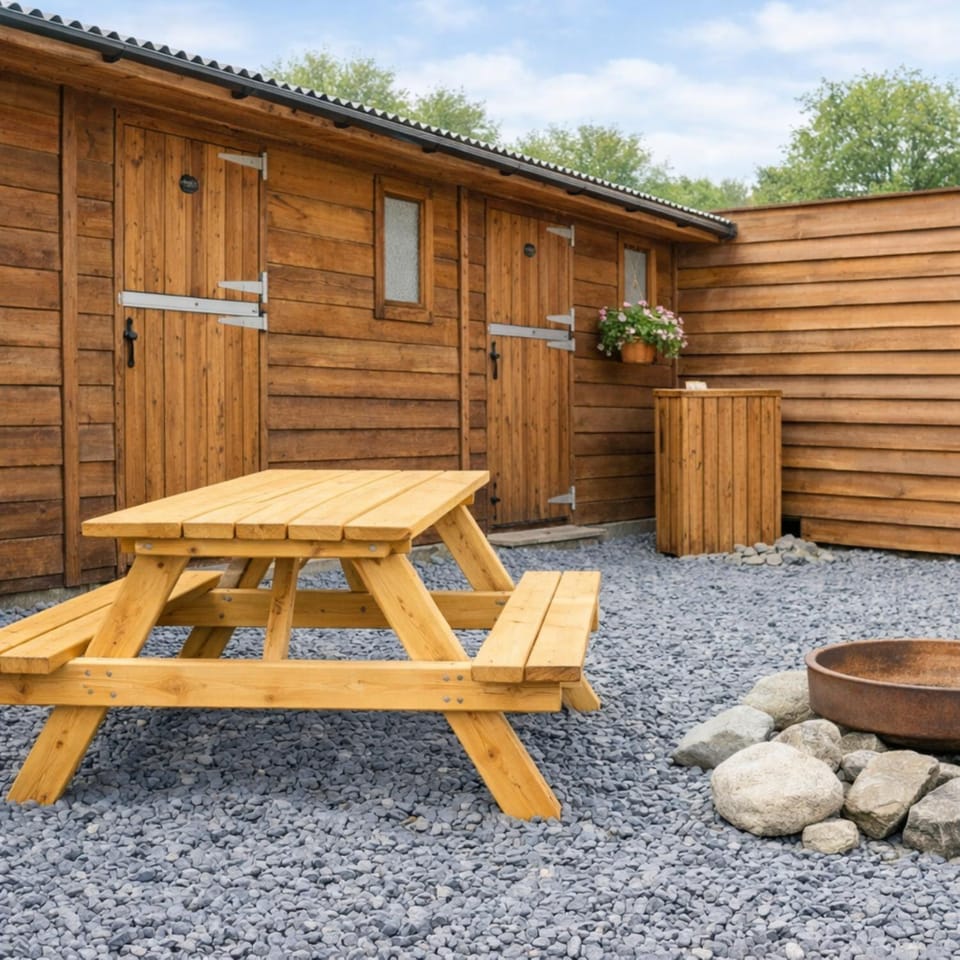 Property building, Patio, Facade/entrance, Day, BBQ facilities, Garden, View (from property/room), Family, fireplace, internet, internet, kitchen