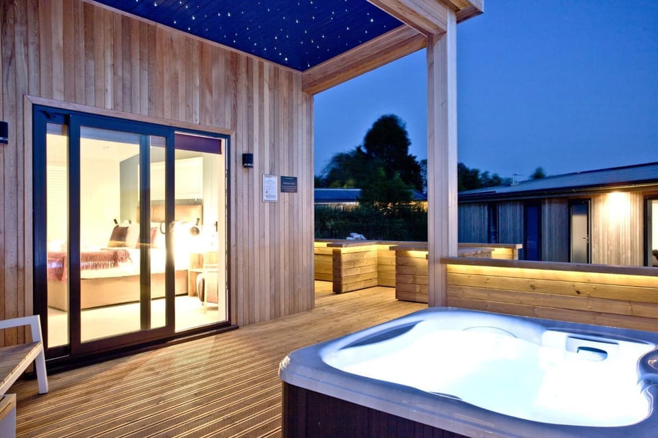 Property building, Patio, Hot Tub